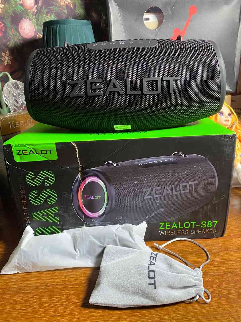 مكبر صوت بلوتوث لاسلكي من نوع Zealot S87. 
الطاقة: يتميز بقوة صوت عالية تبلغ 80 واط. 
البطارية: يحتوي على بطارية بسعة 14,400 مللي أمبير، توفر وقت تشغيل طويل يصل إلى 20 ساعة. 
المميزات: مقاوم للماء بمعيار IPX6، ويحتوي على أضواء LED ملونة. 
التوصيل: يدعم البلوتوث 5.2، ويوفر خيارات توصيل متعددة مثل USB، وAUX، ومنفذ بطاقة TF


**إذا كنت صاحب هذا الإعلان وتريد حذفه لأي سبب، رجاءا أرسل رسالة إلى الدعم الفني**