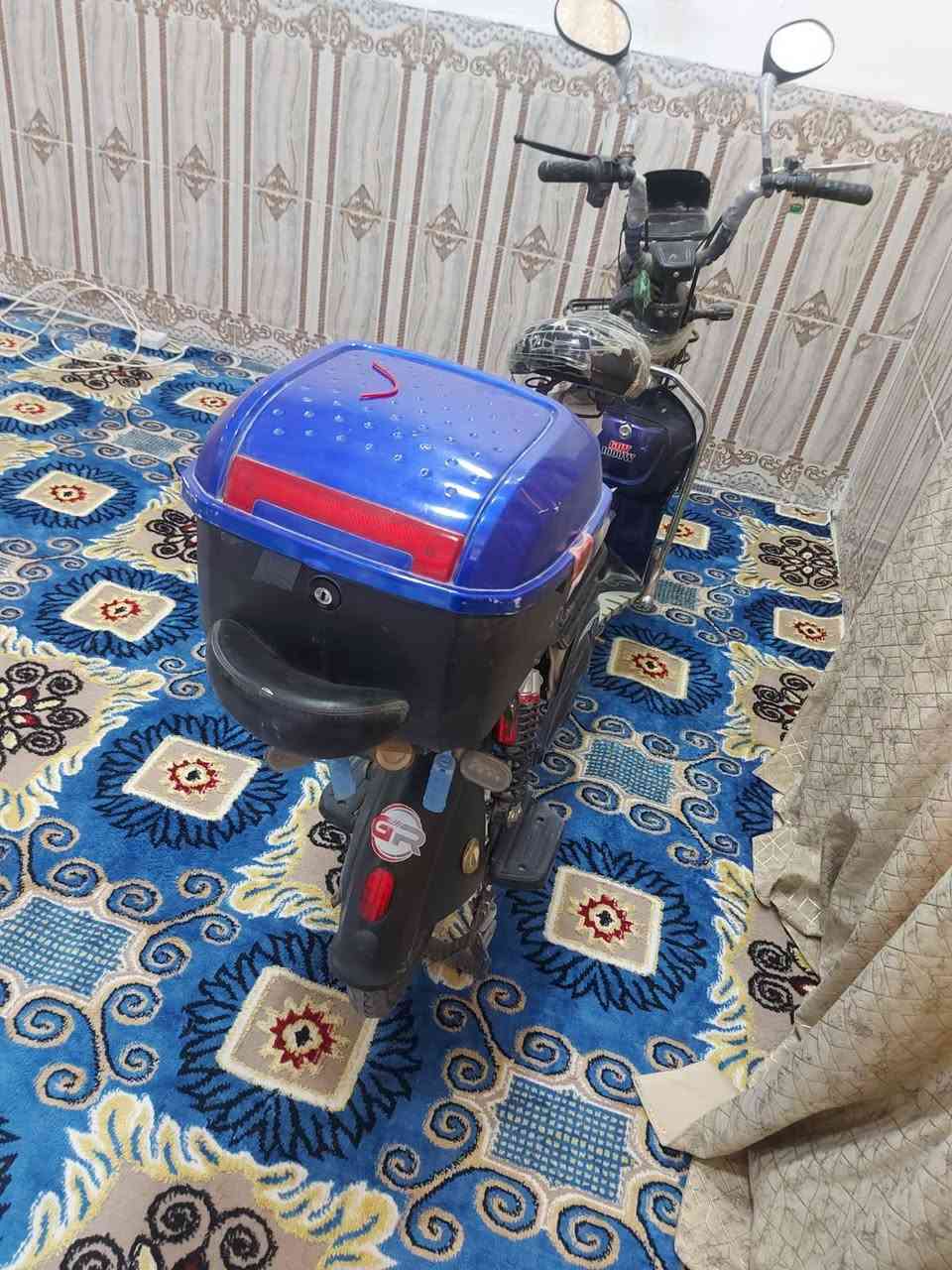 دراجه شحن للبيع شغاله وجاهزه مابيه اي نقص حشاكم من النقص السعر 450وبيه مجال مستعجل عل بيعته الواصل عل رقم ***********
