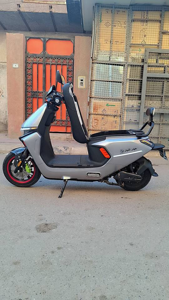 موصفات الدراجه
دراجه جي 9 موديل 2025 نظيفه من كل مكانات وياها سويج2 وياها بصمات2وصندوق كبير وياها شاحنتها 
الدراجه لون رصاصي مابيهه اي عطل ولا مصلحه سرعتهه80 كيلو معه 6 بطاريات ثنين يزودن و اربعه بل شاشه ودبل اشاره ولايت عالي ناصي وترجع بك وتشيل راكبين وتتحمل وزن ودبلات قويه ثنين وره وثنين كدام بيه بلوتوث سماعات عاليات 
(السعر 775)
رقم الهاتف*********** واتساب ورصيد البصرة, العراق
