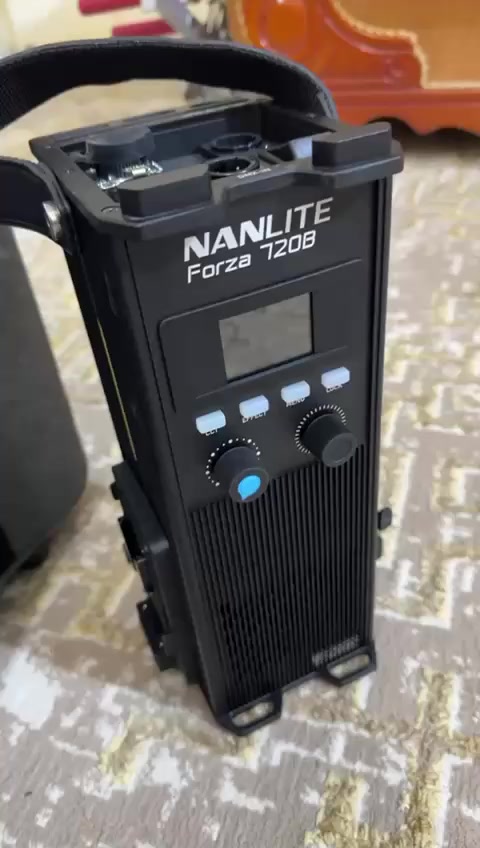 السلام عليكم
اضائة نانلايت فورزا مستمرة 800 واط  شحن وكهرباء مستعملة مرة واحدة فقط مع بطاريات عدد 2 البطارية الواحدة تعطي قدرة 9 امبير يعني مجموع18 امبير تشتغل خارجي شحن وكهرباء للأعمال السينمائية مع شاحنة للبيع للاستفسار خاص او ***********
