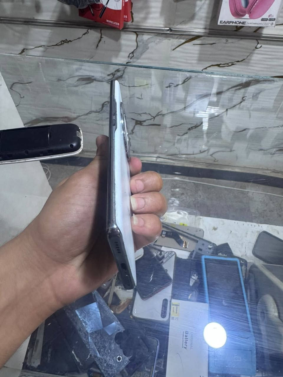 هونر x9a 
ذاكره 256
نضيف جهاز وكلشي شغال بي 
فقط ضهره تعبان 
سعره 180 
مكاني ابو غريب حي الرساله 
***********
***********
