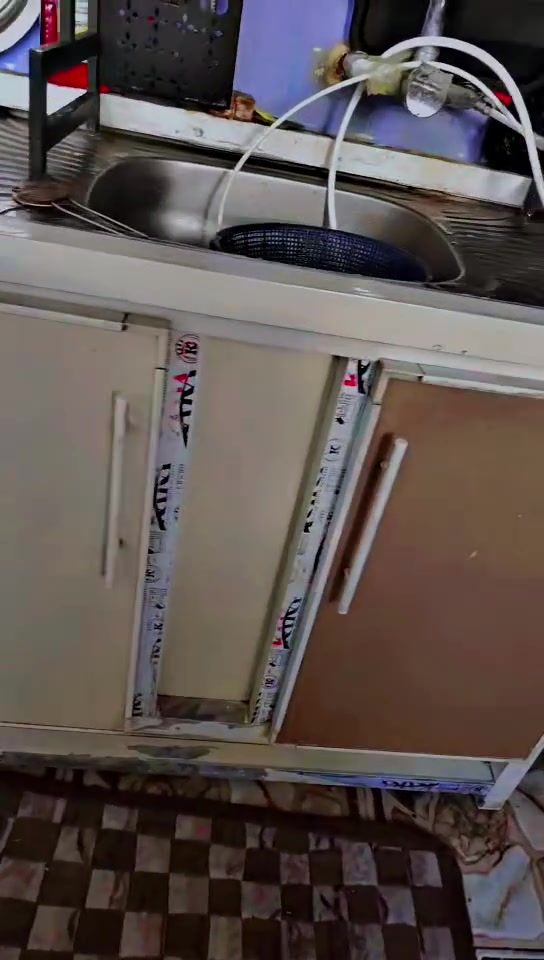 حاونتر نضيف مترين ونص وسنك مستعجل ع بيعه لأن عندي ضرف السعر 250 بس الشراي يجي خاص العنوان حي النفط


**إذا كنت صاحب هذا الإعلان وتريد حذفه لأي سبب، رجاءا أرسل رسالة إلى الدعم الفني**