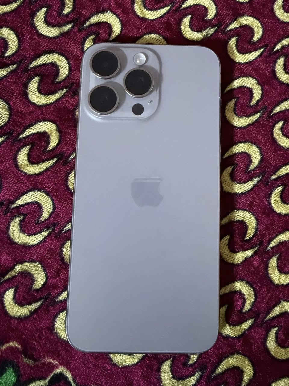 السلام عليكم
أيفون 15 برو ماكس 

ذاكرة 512 

بطارية 90 

دبل سمكارت 

الجهاز كلش نضيف السعر 1250 وبي مجال هذا رقمي ***********

مكانيّ البلديات
