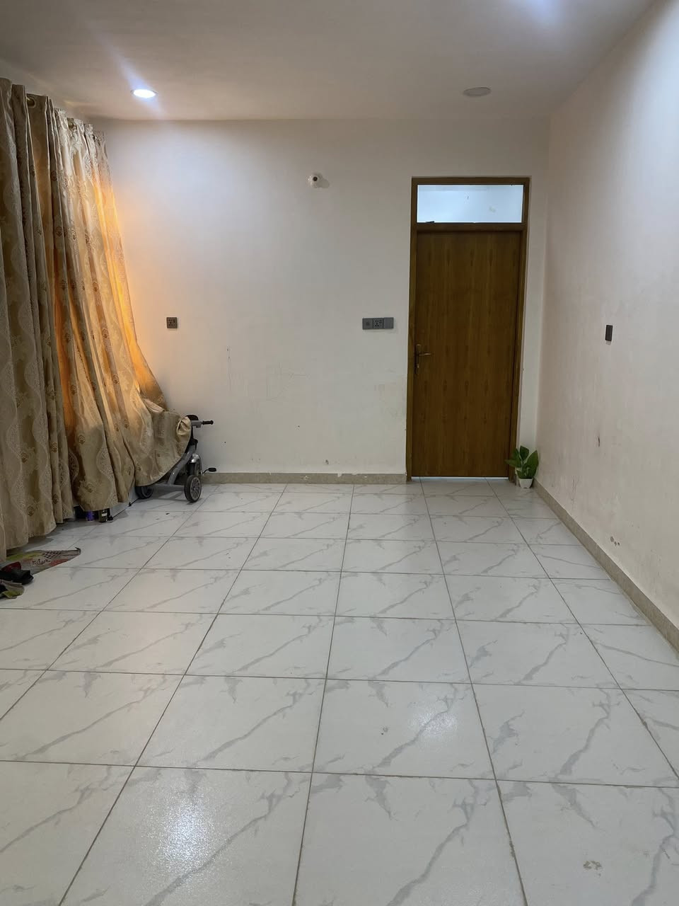 سلام عليكم 
بيت١٢٥ الصابيات
١١الف
على خدمات
البيت بناء جديد صالي شهرين ماعد بيي 
على شارع عشرين تبليط
باقي إلا ستفسار الانتصل على رقم
***********
