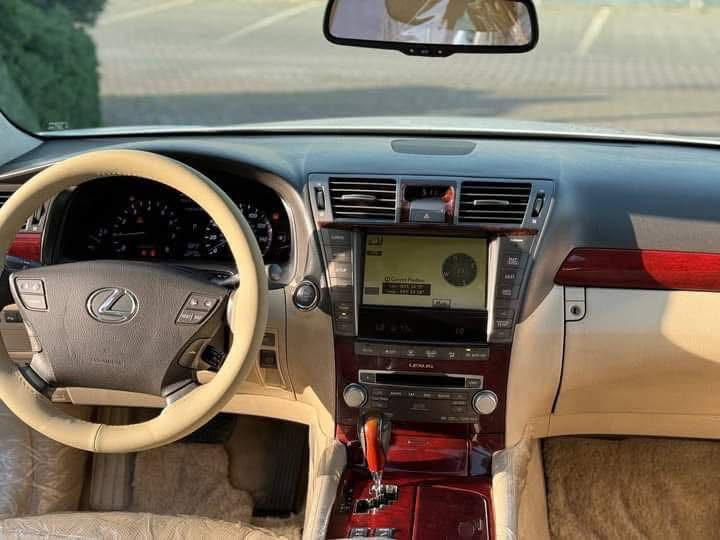 Lexus Ls 460 2011
السلام عليكم لكزز للبيع كلين  فول مواصفات   سرفس عام تخم اطارات اصليه  السياره بحالة الوكاله للاستفسار على الوتساب  ***********
