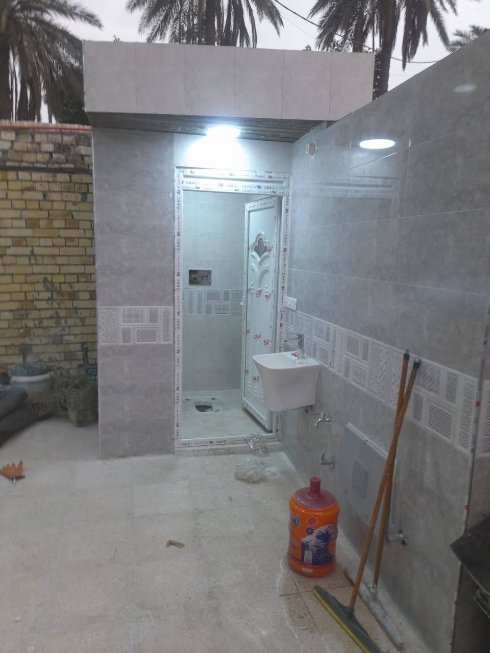 الدار للبيع المساحه ١٥٠متر الواجه ٧نزال ٢١طابقين بي ٣غرف نوم طابو زراعي سند ٢٥جسرديالى شارع الاطفاء خلف دائره الجنسيه هاتف ***********كامل الخدمات
