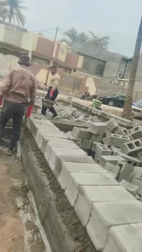 الي عنده بناء وين مجان اني ابني  وين متريد ابني  وهاذه رقمي  077660033...