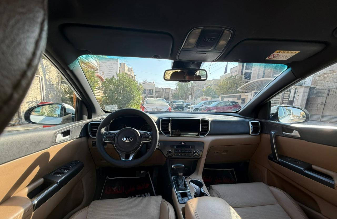 سلام عليكم كيا سبورتج خليجي مكفول من الصبغ فول مواصفات عده البنوراما ماشيه ١١٥ بيها بارد بالباب الي وره السايق وبالباب الخلفي شي كلش بسيط رقمها جديد بأسمي مكاني بغداد السعر ١٧٨ وبيها مجالي بسيط  رقمي ***********
