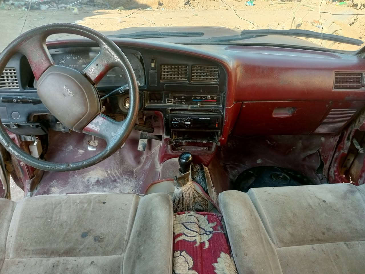 سيارة تيوتا موديل 94 بدون راعي ***********
