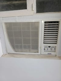 مكيف • ٢ طن • نضيف