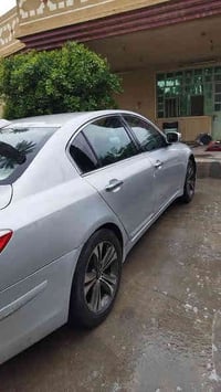 جنيسس 2009 سيارة گير  ومحرك خير من الله  ما موگفتني السياره ابد شاهد ا...