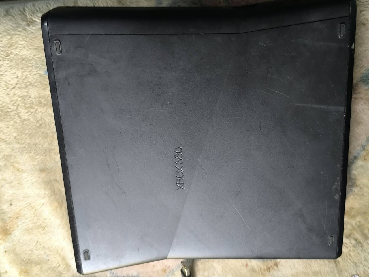 اكس بوكس 360
نضيف ماداخل تصليح كلشي على الابلاد 
206العاب مهكره بالكامل 
مثل الصورة تجي وتشوف  
سعره 125 البصره 
***********
