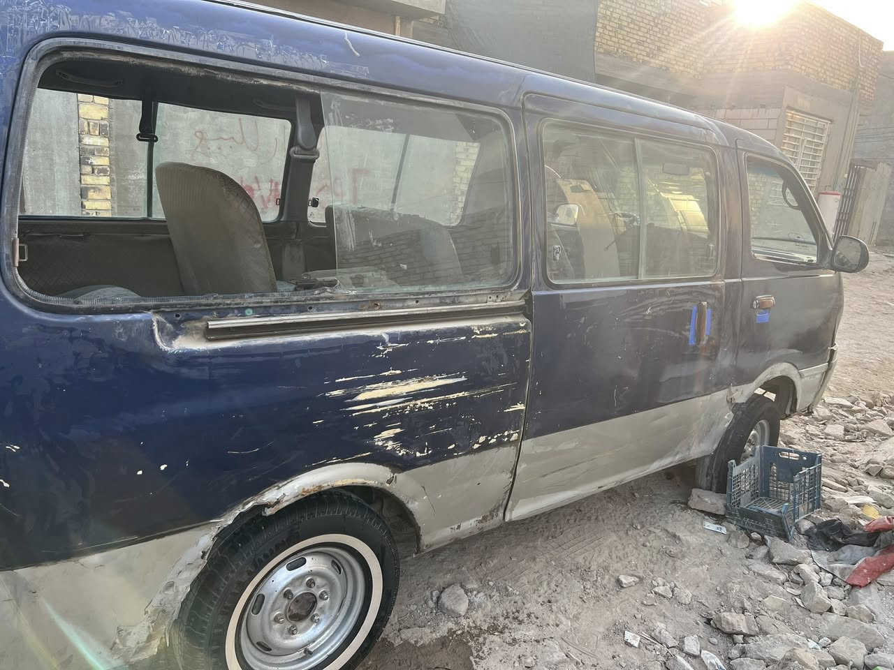 سلام عليكم ابريجو للبيع
موديل ٩٥ راعيه موجود اتريد وكاله أو امداور موجود 
السعر ٢٠ وبيه مجال عله غرامه هيه ٧٠٠ الألف ع المشتري 
الرقم ***********  مكاني حله 
إني مكلف بل نشر اتصل وبيك خير وتدلل
