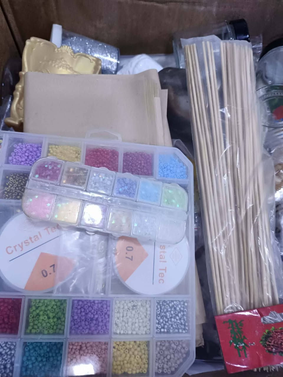 اسلام عليكم كل مايخص الحجر والريزن والرسم على زجاج 
كارتونه تحتوي 
( الحجر والريزن ) 
36 قالب جديد ومستعمل قليل حجر وريزن
طحين الحجر الفرنسي 11 كيلو  الكيلو بالف وربع 
30 كوب تخبط بي الحجر او ريزن 
اعواد 15 
10 مقعد فحم ذهبي 
ـــــــــــــــــــــــــــــــــــــــــــــــــــــــــــــ
( الزجاج ) 
كوبين لرسم
ماعون للرسم
حافضه اقلام للرسم 
8 ماعون جاي للرسم 
اقلام رسم على زجاج 
اصباغ زجاج 
50 ورقه رسم طباعه 
14 كيس شذر + صمغ مالتهن 

ــــــــــــــــــــــــــــــــــــــــــــــــــــــــــــــ
( شمع ) 
دولكه الشمع 
5اصباغ الشمع 
2معطارت شمع 
80 فتيله شمع 
محرر 
مقياس الحراره 
1زجاج شمع معطر 
ــــــــــــــــــــــــــــــــــــــــــــــــــــــــــ
سعر الكارتونه مليانه 150
شراء مفرد كلمن وسعره


**إذا كنت صاحب هذا الإعلان وتريد حذفه لأي سبب، رجاءا أرسل رسالة إلى الدعم الفني**