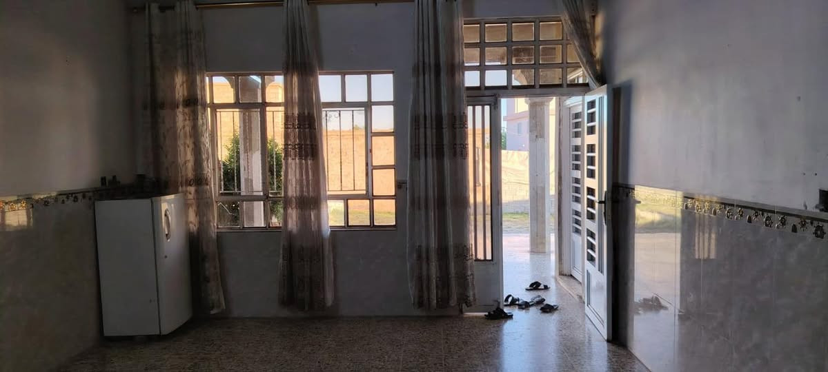 🏡 فرصة مميزة للبيع في بادوش العليا  

بيت للبيع بموقع ممتاز جداً في بادوش العليا، قريب من ثانوية بادوش للبنات ومستوصـف بادوش، بمنطقة هادئة ومخدومة وقريبة من جميع الاحتياجات اليومية.  

🔹 مساحة البيت 300 متر  
🔹 يتوفر بقربه أرض بمساحة 1000 متر، مناسبة للاستثمار أو التوسعة مستقبلاً  
🔹 الموقع مناسب للسكن العائلي والاستقرار  

فرصة ممتازة بسعر مناسب 
للاستفسار والتفاصيل التواصل على الرقم:  
📞 0751231636


**إذا كنت صاحب هذا الإعلان وتريد حذفه لأي سبب، رجاءا أرسل رسالة إلى الدعم الفني**