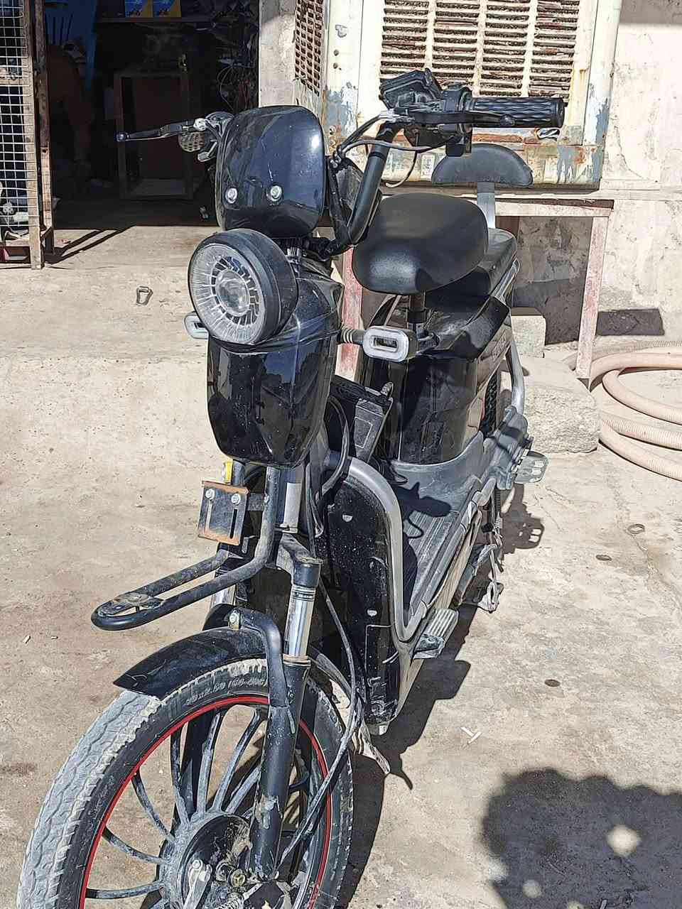 السلام عليكم دراجه شحن للبيع موديل 2025 دراجه نضيفه كامله تمشي 60 سرعته السعر 350 وبيه مجال مكان نجف عسكري شارع السبيس رقم الهاتف *********** 😉
