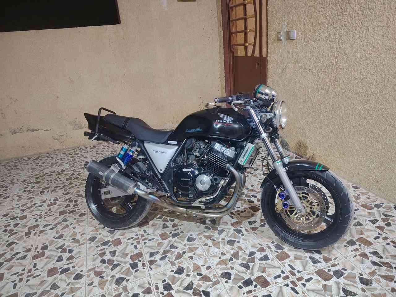 سي بي البيع كفاله عامه موديل 2000 كمرك مدفوع وراق جاهزه مال حناي مكاني كوت شيخ سعد السعر واحد ٩٠٠ وبيهه مجال ***********
