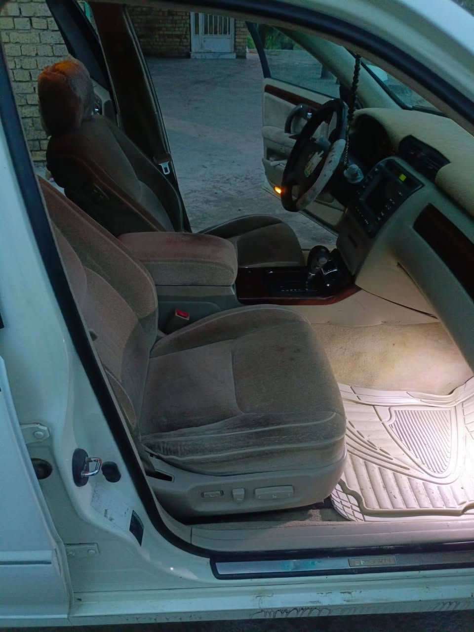 السلام عليكم
ملكه للبيع او مراوس حسب القناعه
السياره بيه صبغ عام فقط رش بدون معجون كفاله كص وضربه وكلبه واصوليات والسياره شرط التحويل كرستال اصل دكمتين شاصي ٧١ مكينه وكير جدد تحوير نجف فوك وجوه منضومه كامله تبريد جديد السياره جديده وبلعافيه ع ياخذه احلا من الصور بهواي السعر اتصل وتدلل 
مكاني بابل 
***********
