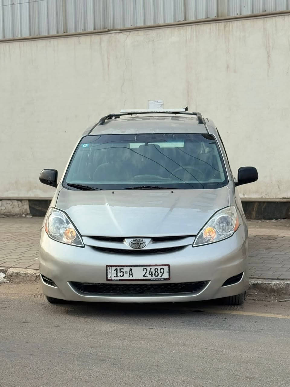 للمراوس فقط  ب سياره صغيره ...تويوتا سينا ٢٠٠٧....
رقم انبار مميززز انكليزي الجديد هزه سنويه كله جديد.....بسمي تحويل ثاني يوم.......

محرك ٦سلندر vvt ٣٥٠٠ نفسه مال افلون مبدل حاوية (جديد)
كير علي ادامة كاملة 
صدر كله جديد داريم شفتات كامل 
تبريد ٣قطع سياحي 
باتري جديذ كهربائيات كاملة
قاعده فيتبم كله جديد
السياره ربع دينار ماناقصها !!! 
داخل نضيف جدا 
تايرات جدد 
منضومة بانزين وتخم بلكات وادامة كامله للمكينه 
يعني الياخذها يشغل ويطلع وين مجان سياره ربع  دينار مناقصها 
وبالخير علياخذها ....
السياره مابيها ضربة ولامضروبه سابقا 
بيها صبغ فقط البنيد والدعاميه الامامية والخلفيه بسب الجراد 
وعندي صور قبل ماصبغها وهيه جارده ....
 سيارة مكلفتني هواي......
المكان بغداد جديده 
 *********** واتساب
