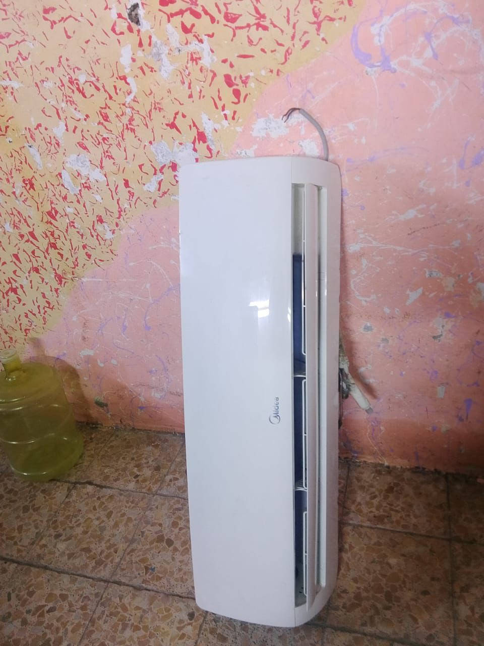 السلام عليكم
سبالت عدد اثنين ميديا طنين شغالات غاز مقبول جميع ملحقات موجودة ريموت + حمالة +بواري نظيفات الفحص السعر 350 الواحد بي واتساب ***********
