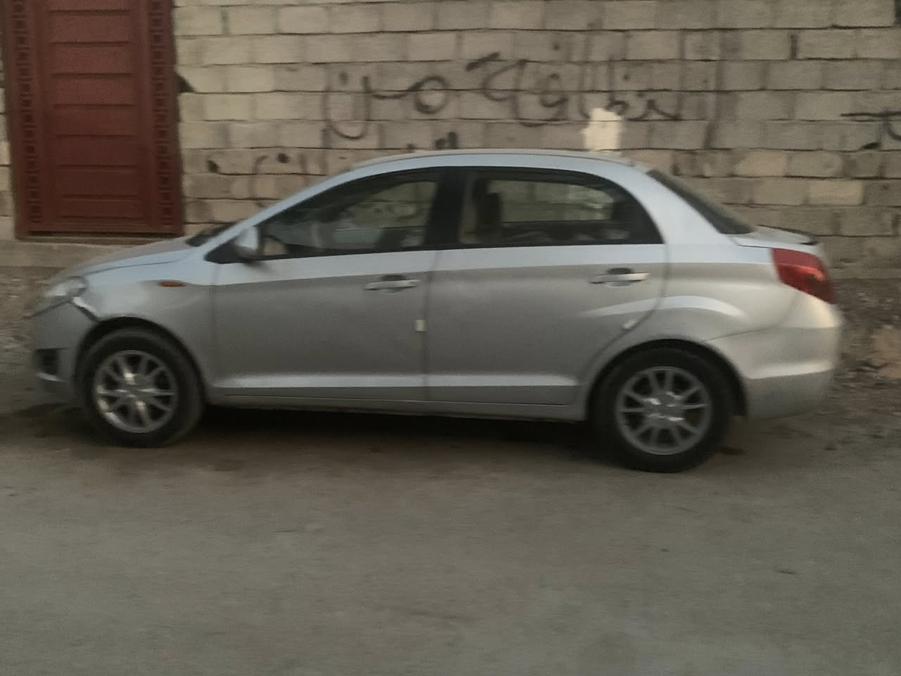 السلام عليكم شيري2013سيارة نظيفة مكينة وكير خير من الله   تبريد شغال حساسات كلها شغالة السيارة جاهزة من كلشي وداخلة هزة قبل شهر. الاستفسار الاتصال على هذا الرقم ***********
السعر39وبيها مجال السيارة بأسمي التحويل ثاني يوم
العنوان بغداد جسر ديالى القديم
