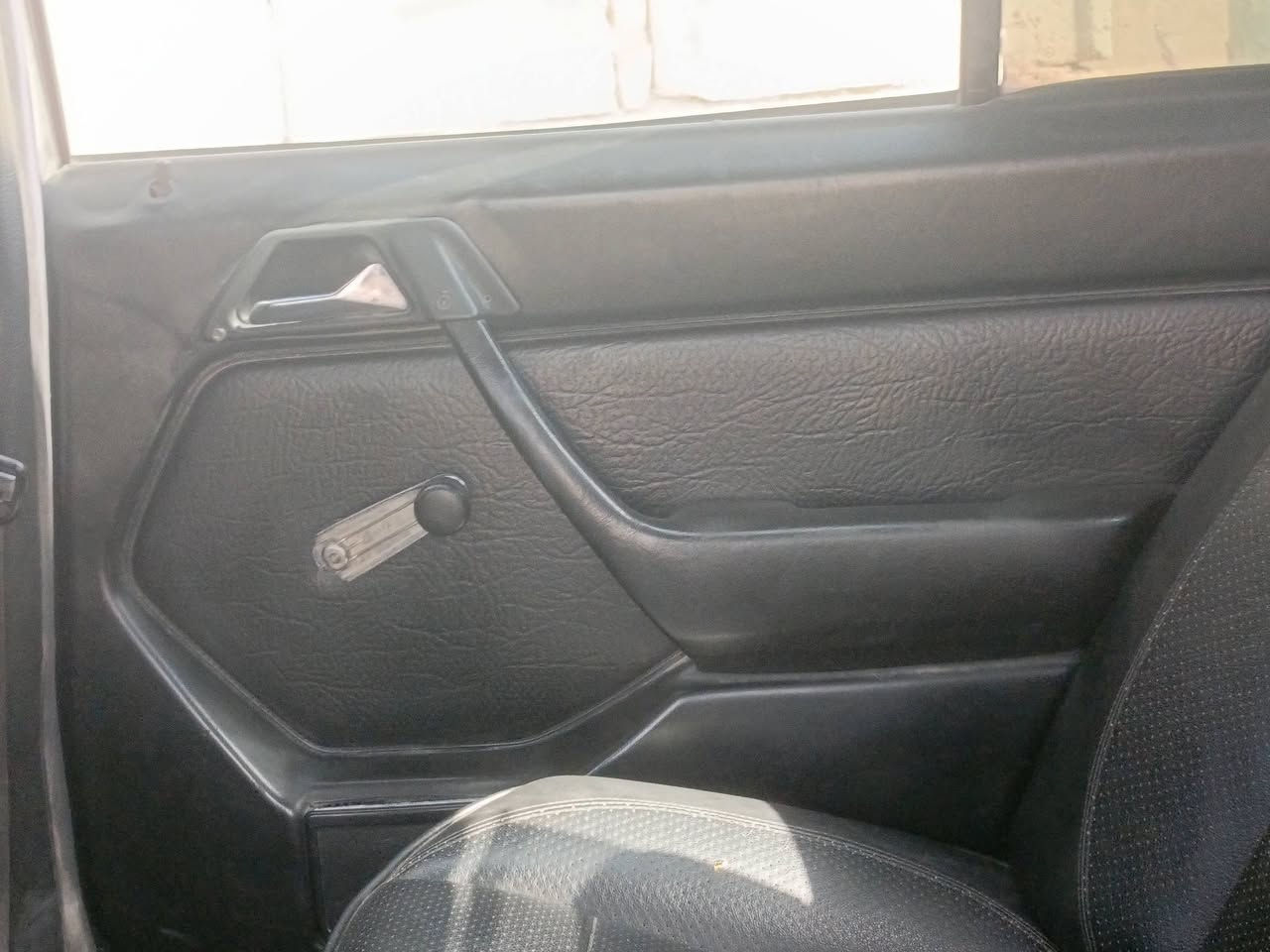 مارسدس دب محرك كير بلادي موديل91 شاديلها كابريتر بدل العنكبوت كشرها بحاله جيده داخل نظيف محرك كير بحاله جيده تايرات زوج جديد زوج نص عمر رقم انبار دولي  صدرها نص عمر يرادله ترتيب والباقي شوف العين السعر ب42 وبيها مجال ان شاء الله للشراي المكان بابل الاسكندريه الحصوه ***********
