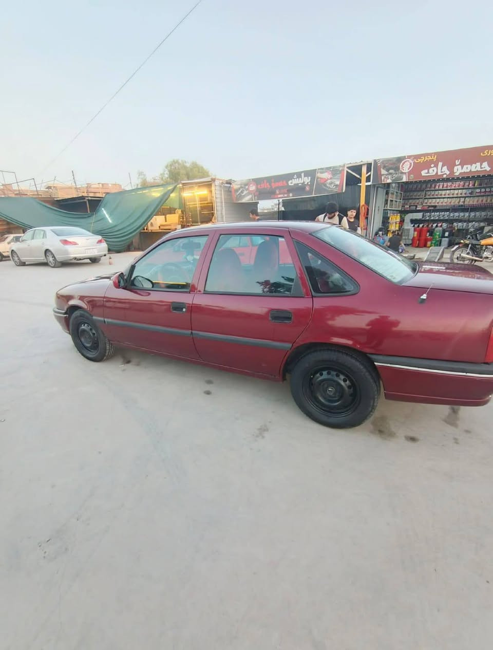 مودل 1991
ڕەقەم سلێمانی 
بیتاقەی بەنزینی هەیە
چوار تایەی تازە
مه كينه 20 
به شه رت تحويل غرامه براوه
*********** كركوك, العراق
