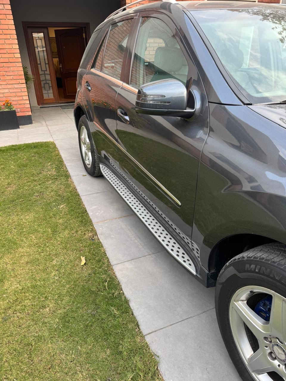 سلام عليكم للبيع مارسدس MLموديل 2011 كت اي ام جي
بلادي السياره وكالة شركة مارسدس فرع اربيل و من زيرو عندي 
وسياره صار بيه صبغ جاملغ و بنيد اثر وكوع كيبل مال تيل عليه 
ماشيه 105 الف كيلو وسياره جاهزه من كلشي  ومابيه اي ونص 
فول مواصفات  كشنات جلد وكهرباء تبريد قطعتين  سلايت حساسات امامي و خلفي شاشه كار بلي  سعر 190 وبيه مجال 
مكان سياره بغداد الدوره شارع الشرطه  ***********
