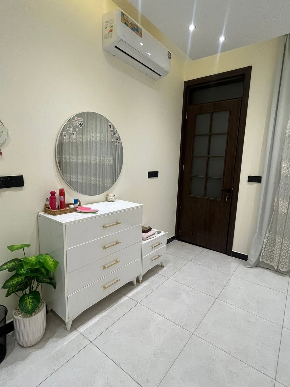 نجاره حديثه  نفر ونص عرض السرير ومستخدمه قليل شهرين ب650وبيها مجال


**إذا كنت صاحب هذا الإعلان وتريد حذفه لأي سبب، رجاءا أرسل رسالة إلى الدعم الفني**