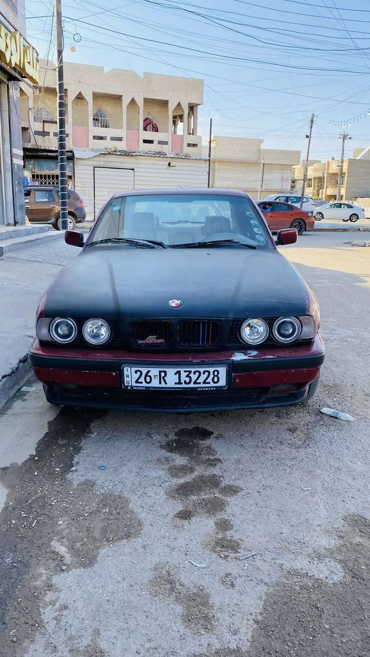 BMW525 20 مكينه
رقم دولي الجديد
داخل ابيض
فتحه شغاله 3 طكات 
شاشه صغيره+كامره خلفيه
كير عادي/محرك مفتوح/بي تبخير كلش قليل ويل M/ تايرات نضيفه
تبريد قطعتين ثلج
حماوه انساها جوه النص وي تبريد 
كهربائيات شغاله كلها
مكاني بغداد الدوره 
السعر ٤٢وبيها مجال للطيبين
مستعجل ع بيعتها رقمي ***********
