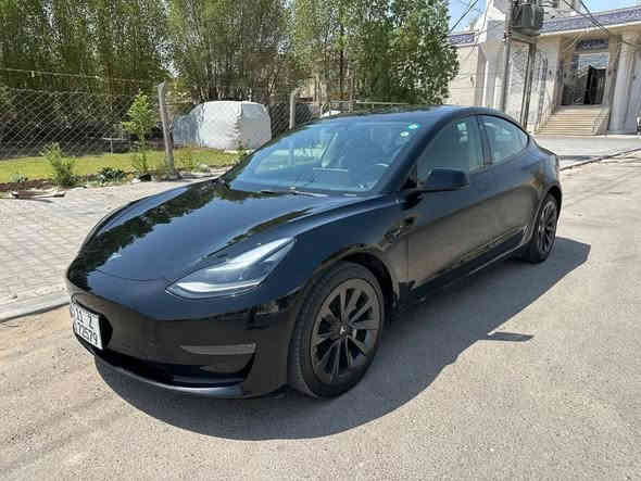 السلام عليكم من رخصة الادمن 

للبيع تسلا مدل 3 تك ماطور موديل ٢٠٢٣ بدون ايرباك حادثها خفيف جدا فقط قبق الجنطه وصور الحادث موجوده بالمنشور بدلته وصبغته  سياره بعدها على وضع الشركة مابيها اي مسج وماملعوب بيها وياها شاحنتها الاصليه  اون لاين محدثه اخر تحديث رقم بغداد بأسمي، سعرها ١٥٥ مكاني النجف ***********
