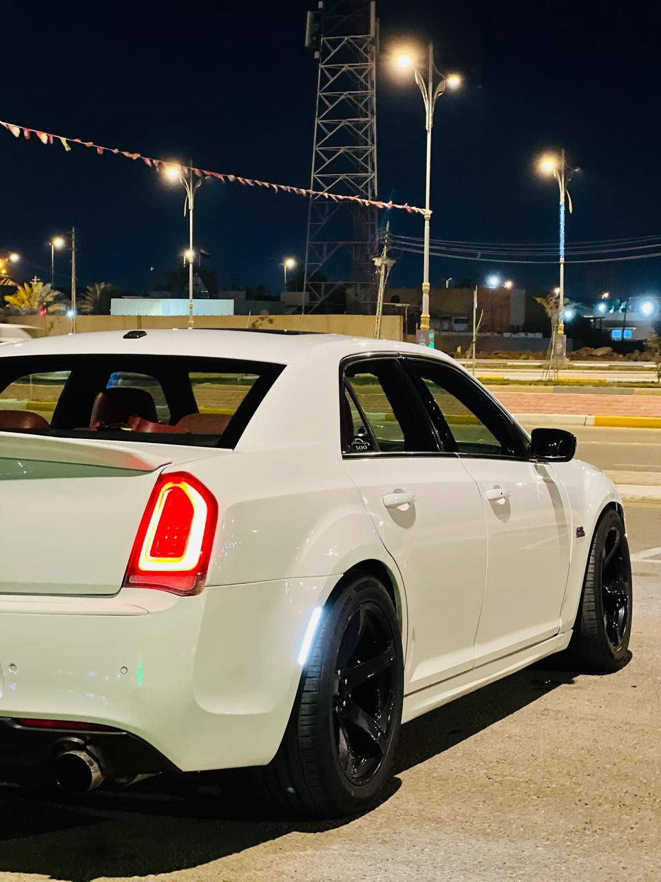 اوباما  RT الموديل: 2012
الفئة: S تو ويل
المحرك: V8 سعة 5700
الوارد: امريكي 
الحالة: السياره صور حادث في المنشور 
بنيد محدث SRT وجاملغ صبغ بدون اي دواخل 
الباقي كله مكفول 
الممشى: 150 ألف ميل حقيقي بشرط
رقم السيارة: بغداد مميز تاخد تحويل
المواصفات:
1- فئة S فول مواصفات للاخير لل دمام الخلفي
2- بصمة تشغيل
3- كلاصات حار بارد
4- شفتات ستيرن
5- نظام سبورت
6- كشنات جلد احمر أصل SRT
7- كشنات كهرباء و خزن
8- كشنات تدفئة و تبريد
9- تدفئة ستيرن
10- مثبت سرعة
11- كاميرا خلفية
12- مرايا جانبية هيتر
13- حساسات اماميه و خلفيه 
14- دخول ذكي (بصمة)
15-ويل قياس 20 نجمه 
16- دمام خلفي
17- مري قلاب اوتو
وباقي مواصفات فئة S المعروفة
السياره كلش نظيفه و كلش معتني بيها و الصور كدامك تجي تشوفها بعينك و تحكم

السياره عليه اضافات كلش هواي اكسل قفل srt شوته srt كل الغراض srt بس مكينه 5700 
السعر 185 وبيه مجال
مكان السياره كربلاء 
***********
