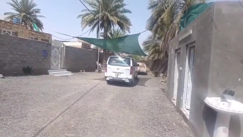 سلام عليكم من رخصت ابو الكروب بيتين اللبيع مساحة ٥٠٠م البيت الأول يتكون من ٣غرف نوم وصالة واستقبال ومطبخ وصحيات داخلية وخارجية البيت الثاني يتكون من ٣غرف نوم وصالة واستقبال ومطبخ وصحيات داخلية وخارجية خدمات كاملة كهرباء وماء اسألة وتبليط ومجاري العنوان طريق السنية جهة زوار الاتصال على الرقم ***********
