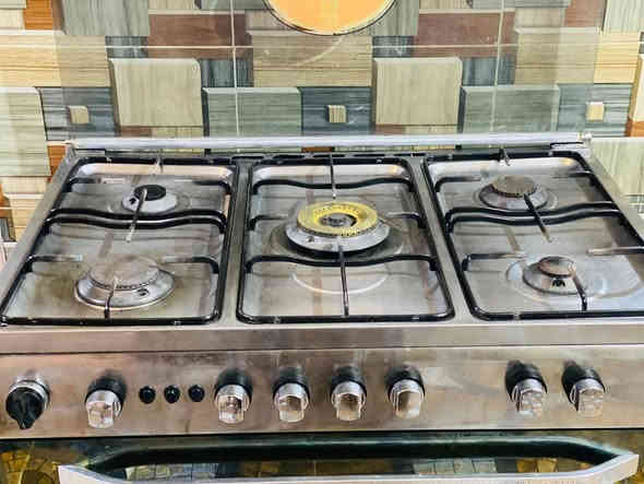 طباخ فريش مصري خمس مشاعل شغال نضيف ٢٠٠وبي مجال ***********
