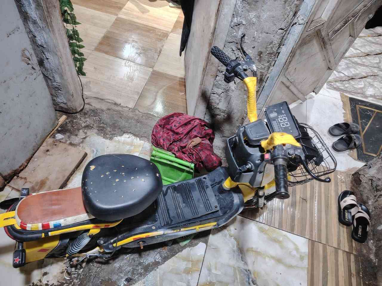 دراجه شحن طافيه ١٠٠ كوم حديد *********** قبله حي الجامعه
