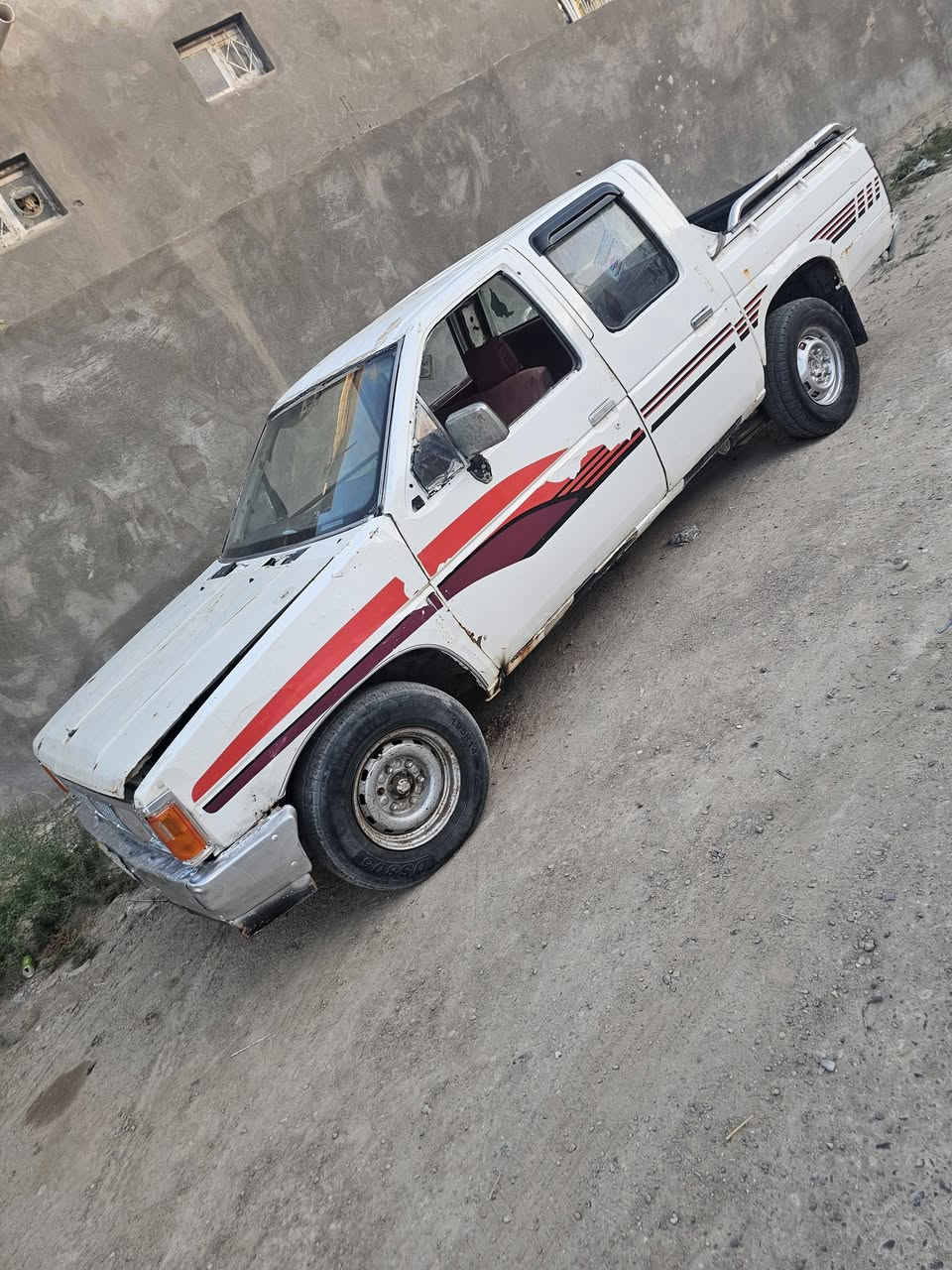 السلام عليكم للبيع بيكم نيسان موديل 90 رقم ذي قار راعيه متوفي الورثه موجوين ما بيه قاصرين مكينه وكير بلاد بيه خيط تبخير حداده تخم تايرات جدد سعر 24 وبيه مجال كلش قليل مكان السياره بصره قضاء الصادق استفسار اتصل ***********
