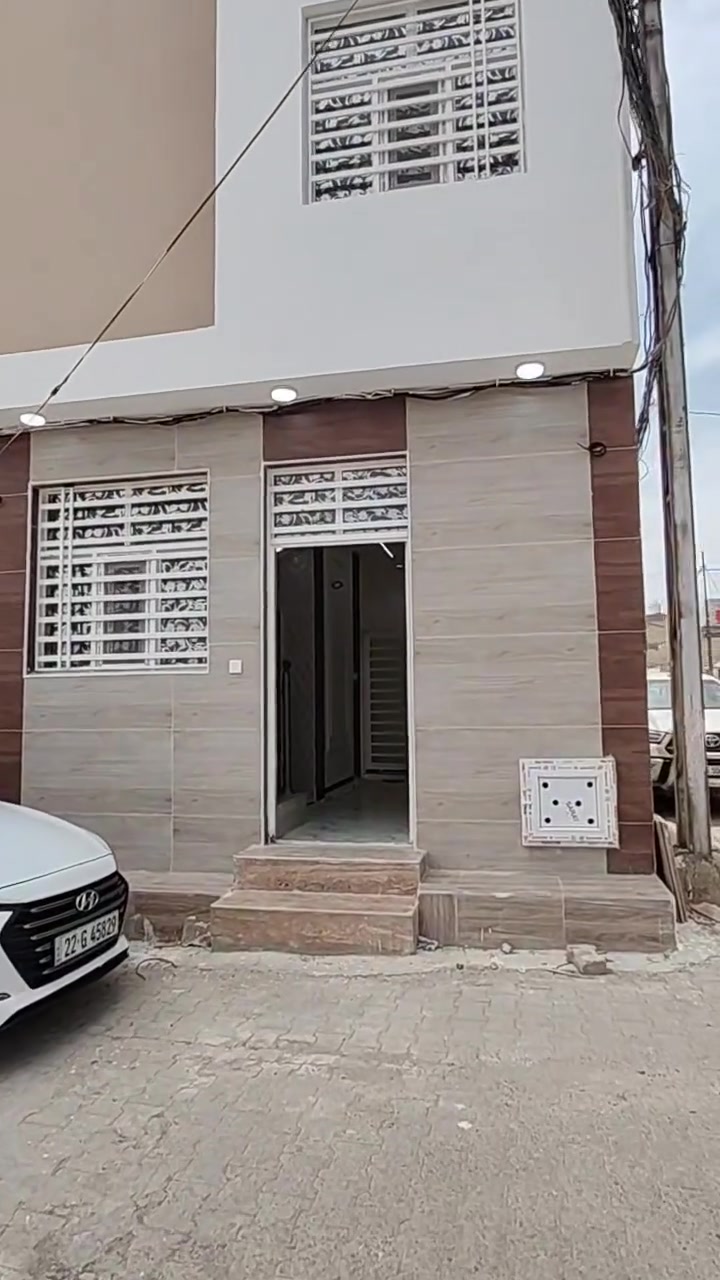 سلام عليكم  4 دور للبيع في النجف الأشرف حي القادسية على ساحة خلف سوق القادسية
مساحة الدار الواحد 50 متر طابقين يحتوي على مطبخ صاله غرف نوم وصحيات والطابق الثاني يحتوي على غرف نوم وصاله وصحيات بناء جديد غير مستخدم
اللاستفسار الاتصال على الرقم التالي *********** او مراجعة مكتب احمد الكعبي للعقار ركن مقابل مركز صحي حي القادسيه أهلا وسهلا بكم

