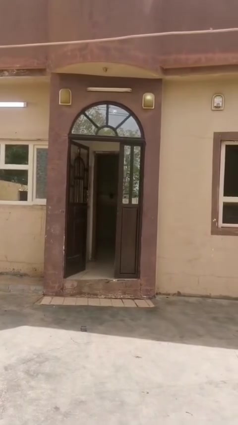 دار الايجار من قادسية اولة مساحة ٢٠٠م ايجارة ٣٠٠ الف دينار عراقي/***********
