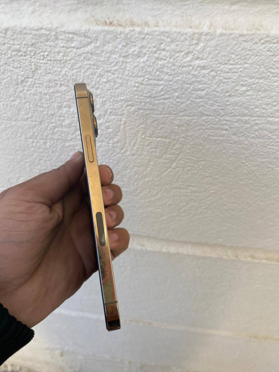 للبيع 13 برو ماكس مبدل شاشه اصليه فقط ذاكره 512 السعر 550 وبي مجال ***********
