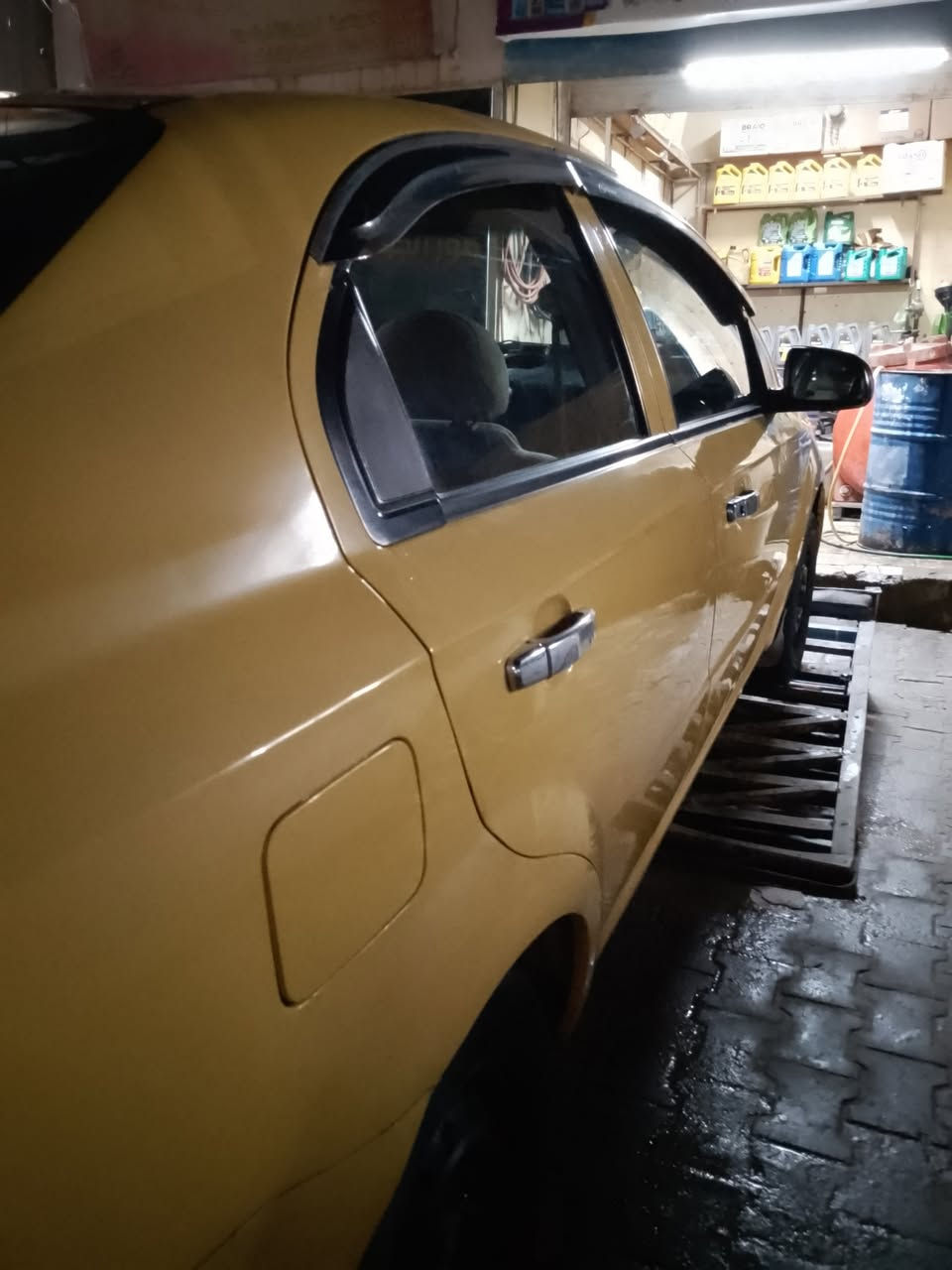 سلام عليكم افيو 2009 خليجي مفتوح كير عادي مكفولة من الظربة القوية بيه صبغ حزام مكينة كير مكفولات سيارة مال جنيان الله شاهد تجي وتشوف مسويله ادامة كاملة للمحرك كلة جديد راديتر بخاخات بلكات كلشي جديد
رقم نكليزي بل سنوية بس استلام الوحات شرط المداور 
السعر 52 وبيه مجال للشراي
رقم تلفون ***********  واتساب
مكان نجف حي العسكري كبل
