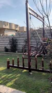 مرجوحه حديد • ارتفاع ٢١٠سم • تكفي ٤ اشخاص