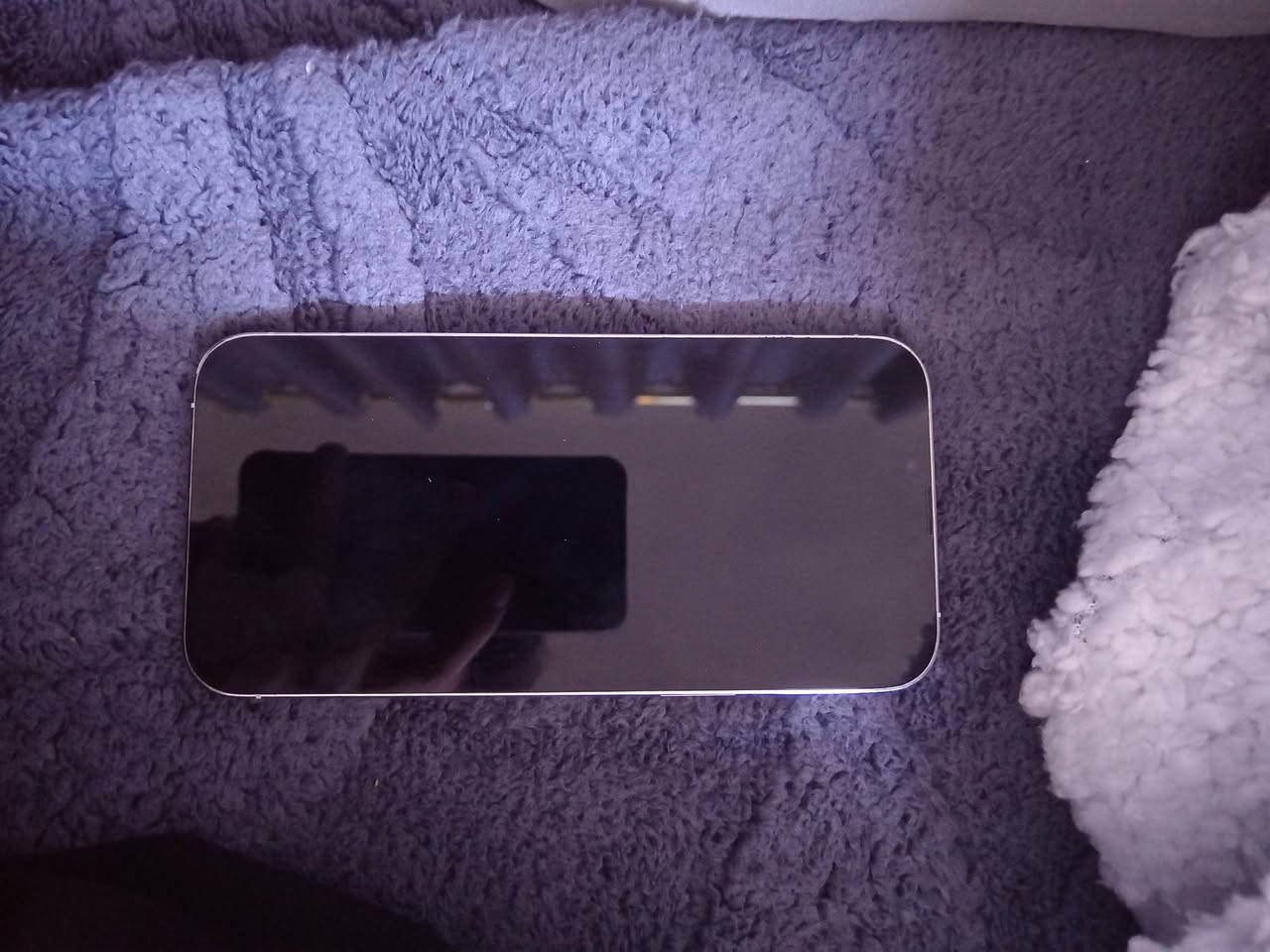 السلام عليكم ايفون 13 برو ماكس امريكي النموذج M البيع  ذاكره 256 البطارية 97 جهاز جديد السعر 600 الف العنوان الاعظميه صليخ *********** واتساب
