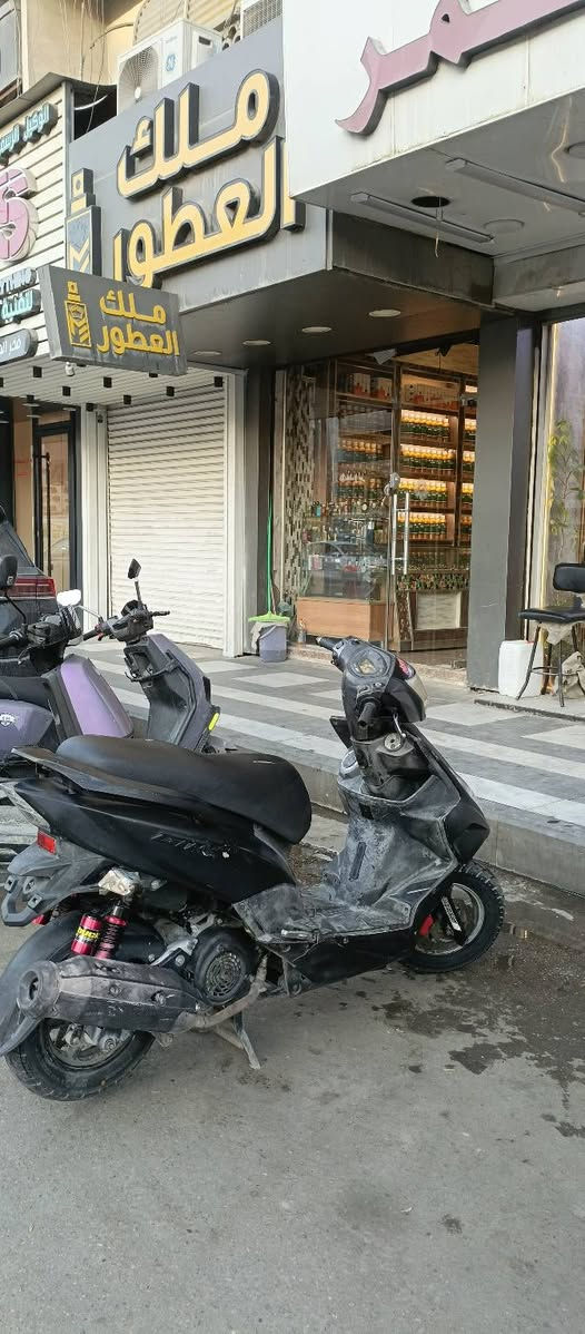 سلام عليكم دراجه لبيع جيتي آر كفر شويه تعبان محرك مكفول الدراجه خير من الله السعر 800وبيها مجال المكان الكراده الرقم ***********لاستفسار عل رقم فقط والدراجه كدام عينك نقلها اقباقه مال اشاير وذلك فقط
