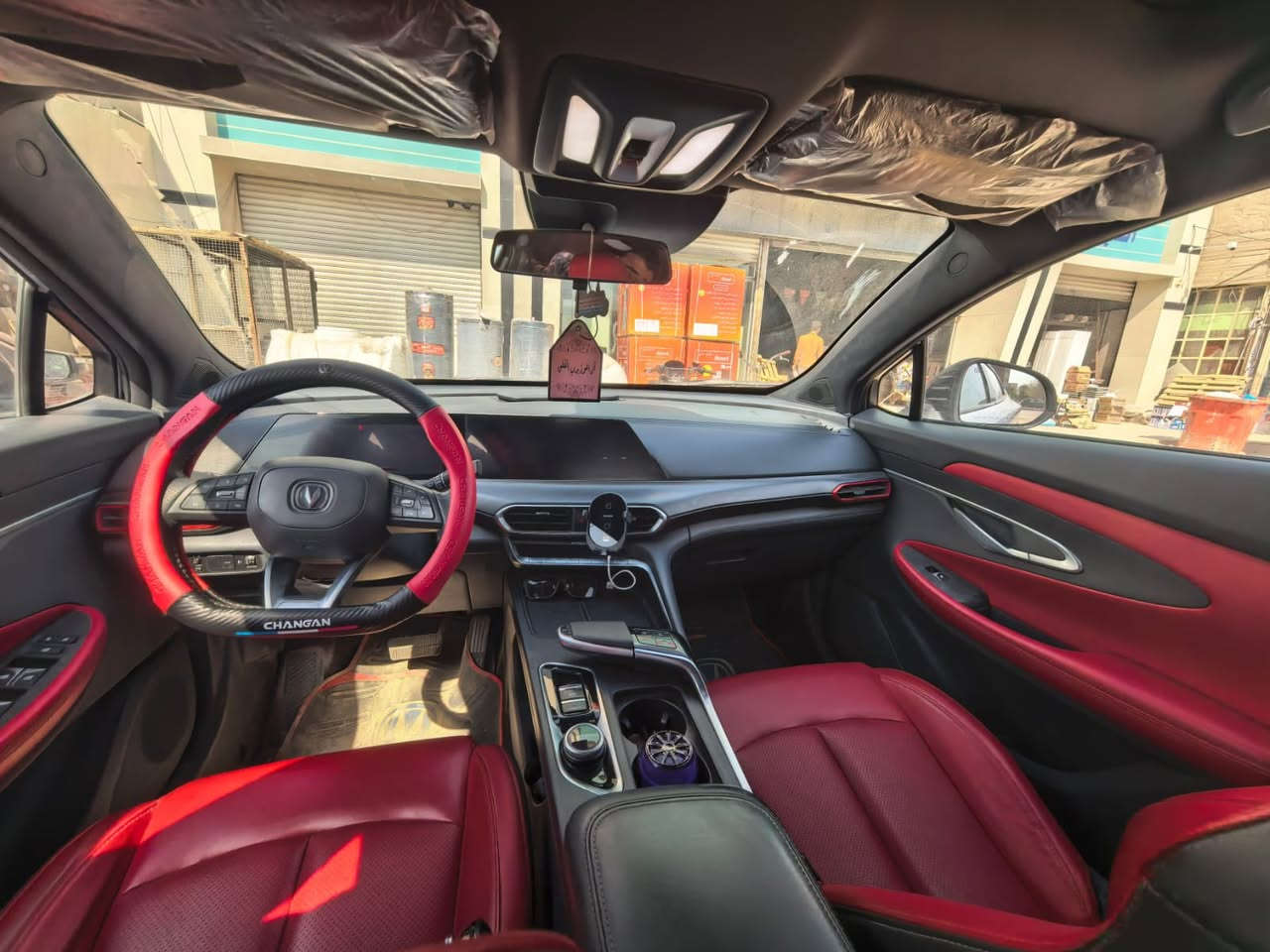 شانجان Uni -t موديل 2022 ماشيه 21 الف بعدها بداخل الضمان شركه البخيت مواصفاتها معروفه  سياره كامله مكمله بيها بارد قليل جدا بالبنيد مأشر عليه بالصوره والدعاميه صار بيها كسر بسيط وبدلتها نفس لون شركه سياره مرتبه واقتصاديه سعرها 175$ وبالعافيه على الياخذها 
***********
