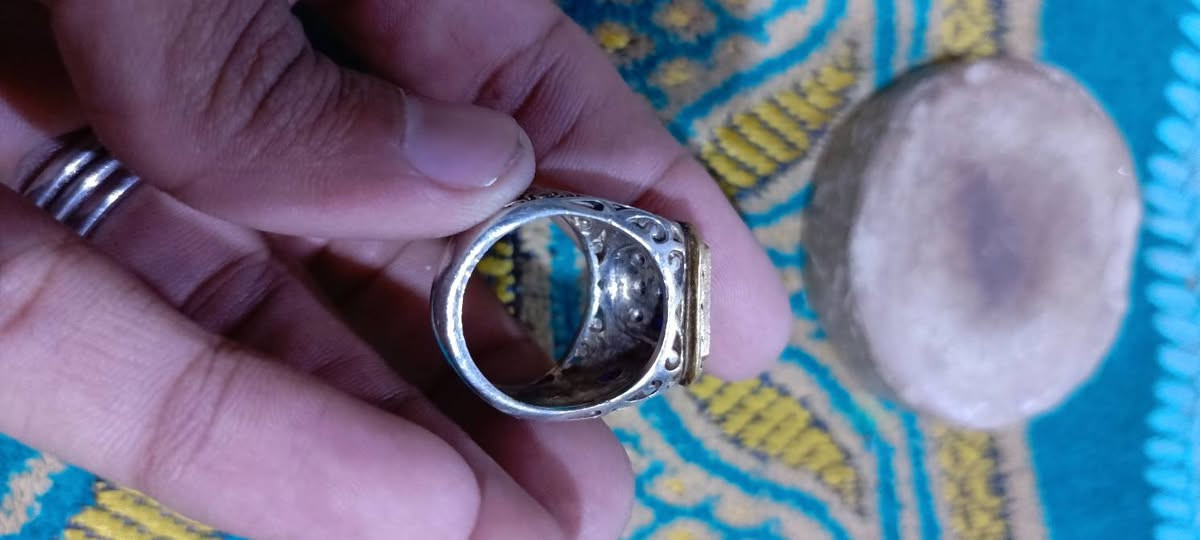 اللهم صل على محمد وال محمد 

زفير افريقي قطعه جميله جده 
صياغته يدويه احترافيه 

للاستفسار الاتصال او مراسله الصفحه 

***********
