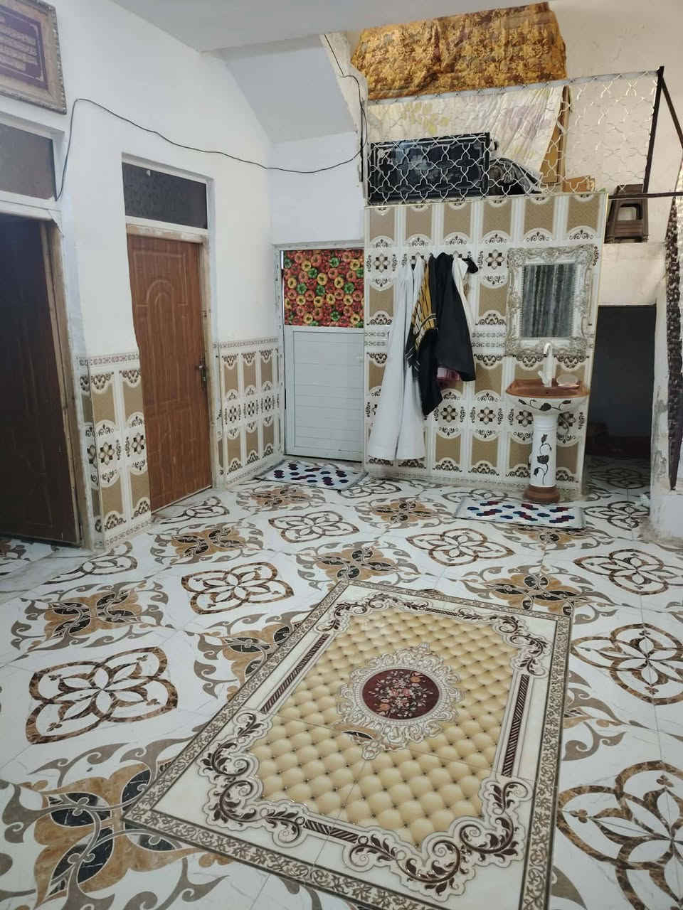 سلام عليكم بيت زراعي للبيع مساحه 160 حي الكرار قرب شارع 30 ماء كهرباء مجاري يبعد عن شارع 100متر لبيت جاهز من كلشي بي غرفتين نوم صاله ستقبال مطبخ لبيت جاهز ***********
