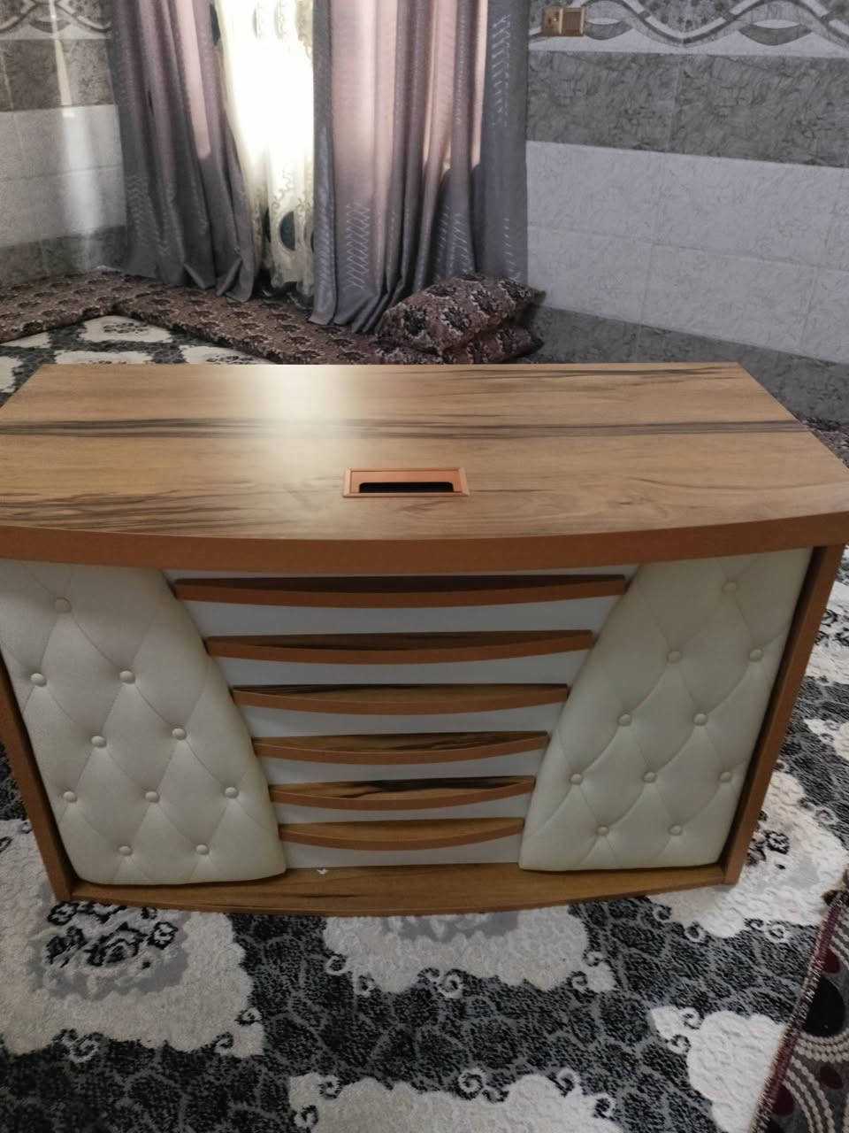 مكتبه للبيع جديده السعر/125/وبيها مجال موصل حي  الرافدين ***********//// ***********
