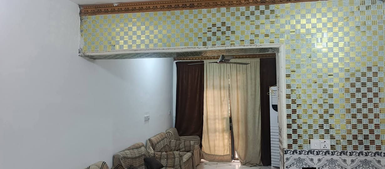 بيت للبيع مساحه 150 متر قرب مدرسه الشهباء  ديوانيه شافعيه السعر خاص ***********
