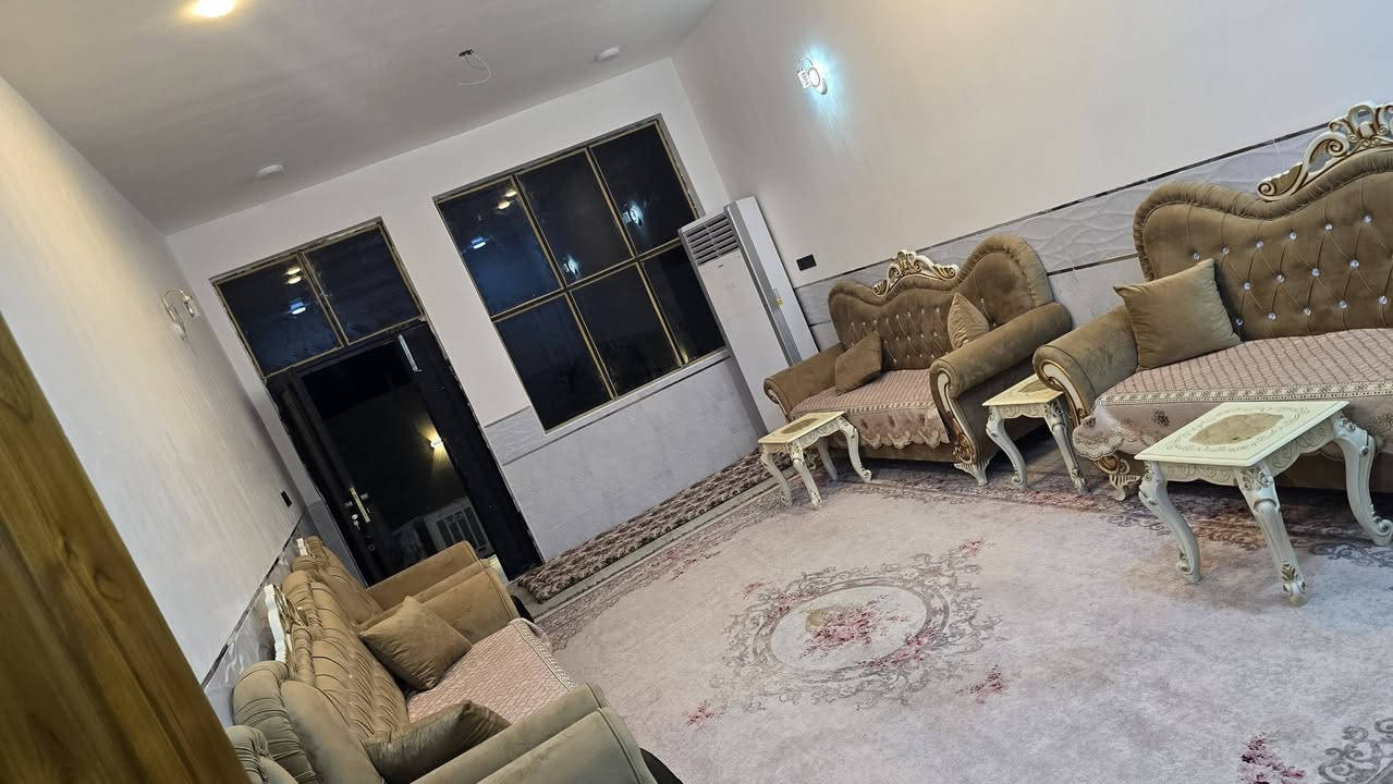 بيت للبيع مساحة 350  متر بناء جديد
مكان تقاطع السياحي قرب مطعم تاج محل الشارع السادة البو عاشور 
غرفة 5×4 سويت 
غرفة 5×4
موزع 6×3
صاله جلوس 9×4
استقبال 7×4
مطبخ بارد 5×3
مطبخ حار 1.75×5
 صحيات داخلية وخارجية 
وكراج +حديقة
السعر 120 وبي مجال 
***********
