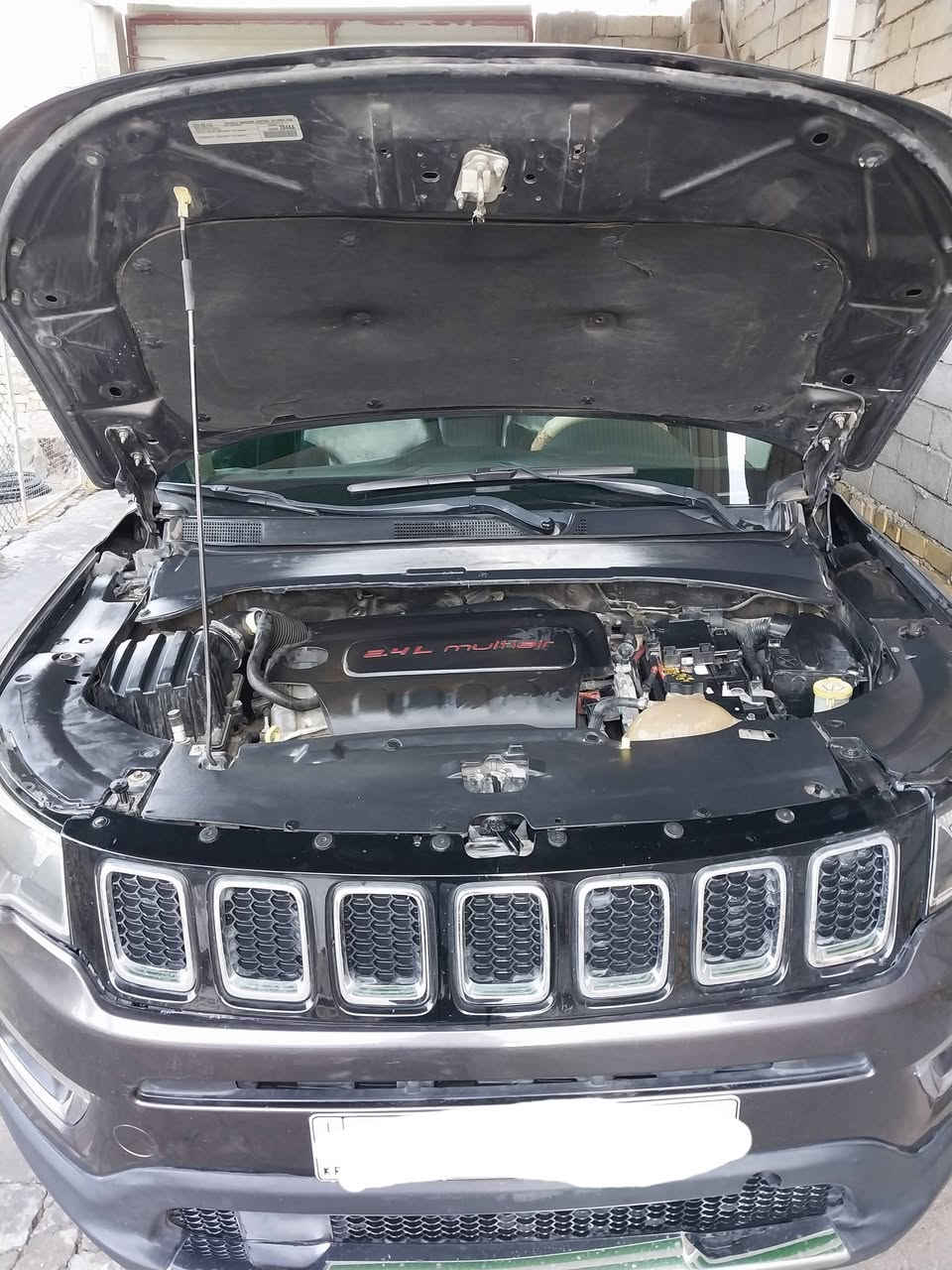 السلام عليكم للبيع جيب كومباس موديل ١٨ 
رقم اربيل الجديد وارد امريكي بأسمي
السنويه نافذه لغاية  ٢٠٢٩
اللون نفطي ماشيه ١٣١ كيلو 
حادثهه البنيد معدل عالبارد وبي صبغ والدعاميه الاماميه مبدله
محرك ٤ سلندر ٢٤٠٠ تنفس طبيعي ٥ راكب
تشغيل بصمه
شاشه كبيره 
كشن كهربائي 
اشاير بالمري
تبريد امامي وخلفي
عينه الكترونيه
سايد بريك كهربائي
ويل كب ١٨
صور الحادث موجوده مع الصور
السعر ١٢٥ وبي مجال بسيط
رقم الموبايل  ***********
مكاني البصره / قضاء المدينه
